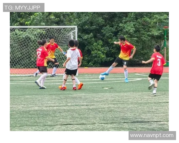 西安足球队的崛起与发展探索聚焦足球力量的背后故事 西安足球队的崛起与发展探索聚焦足球力量的背后故事